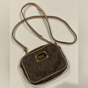 MICHAEL KORS Brown Beige Small Purse Gold Chain Crossbody Women Jet Travel